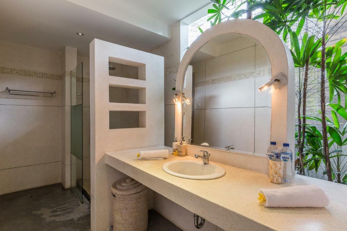 Villa Nuri Merah 1 Kerobokan Exteriör bild